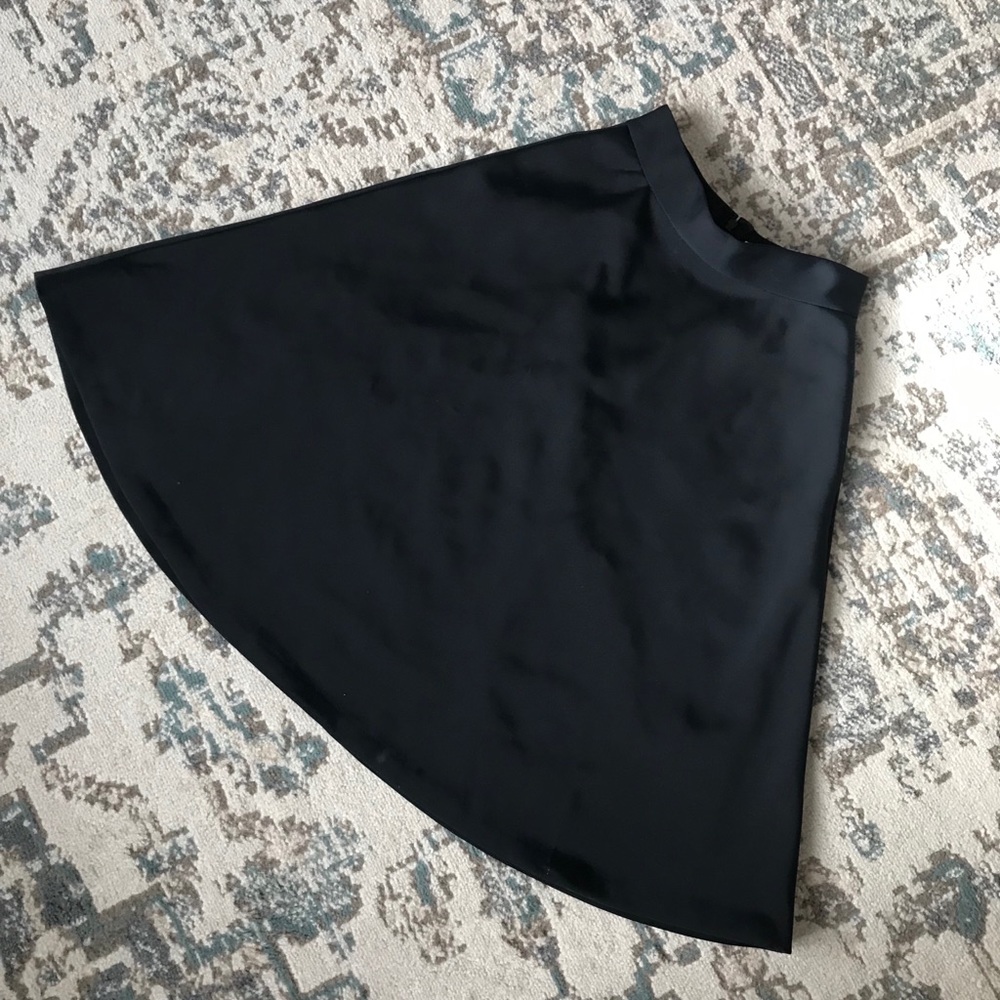Banana Republic black midi skirt. Size 2